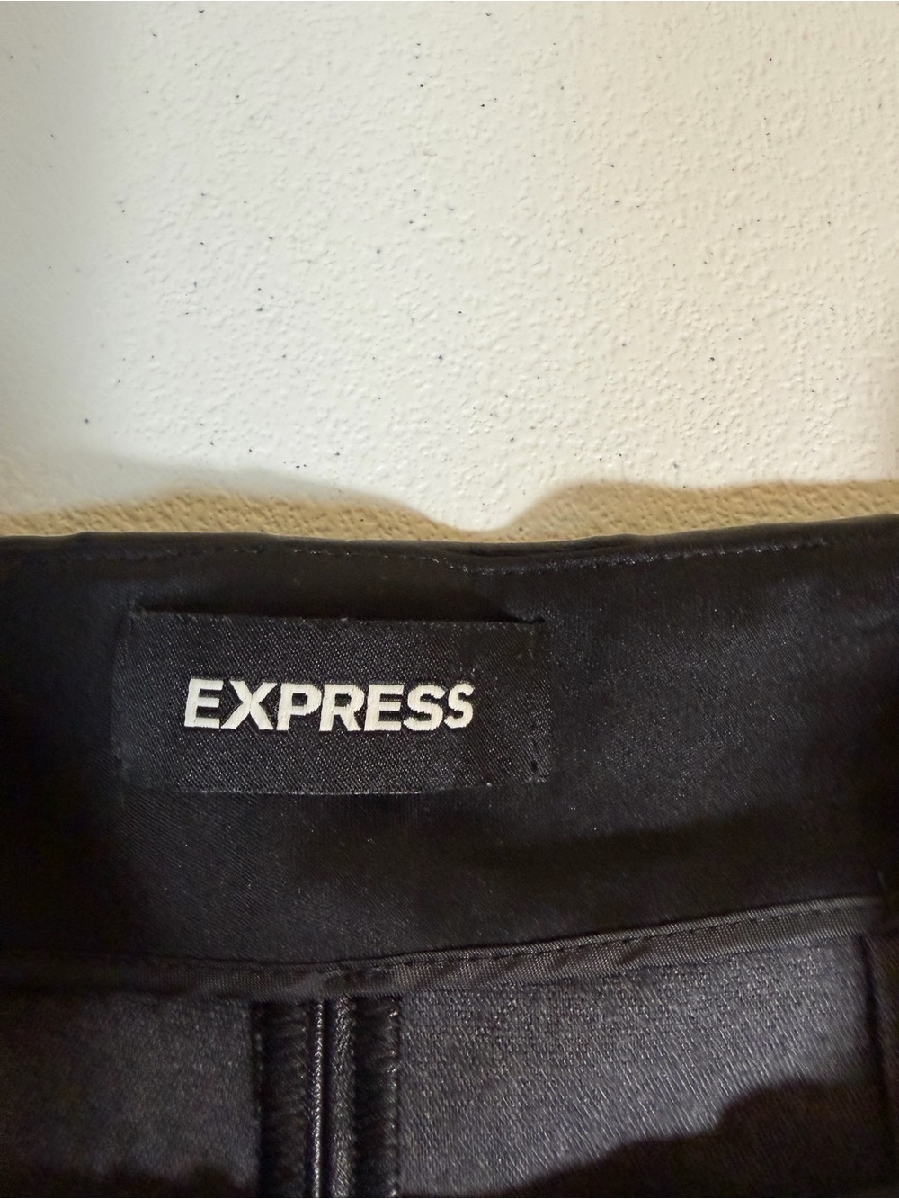 Express Extreme High Rise Faux Leather Paperbag Shorts Black Size 6 NWOT - Picture 9 of 12